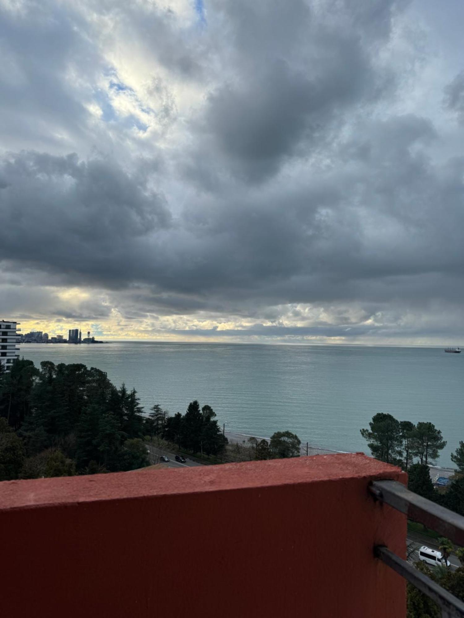 Colibri Apartment Batumi Exterior photo