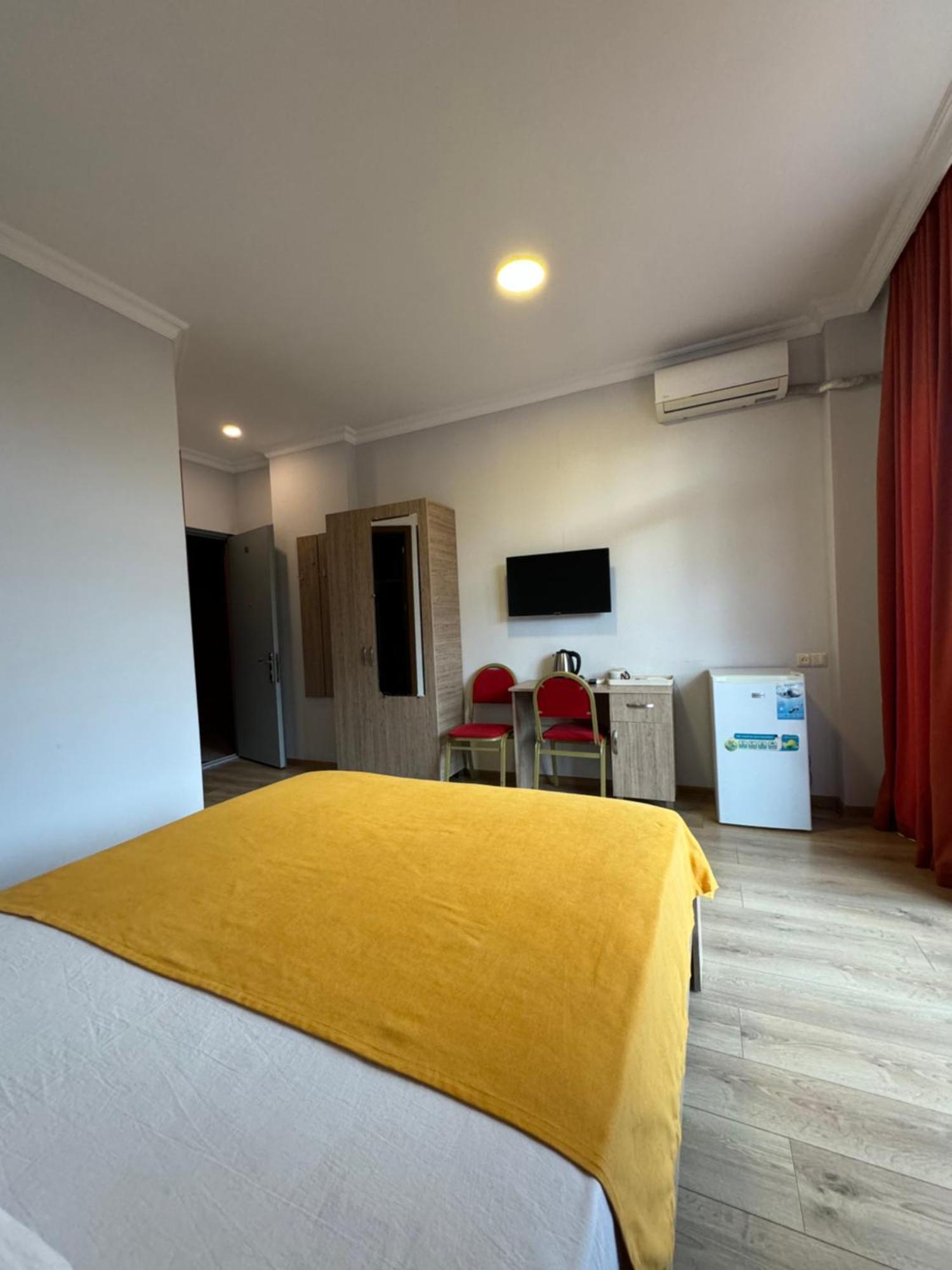 Colibri Apartment Batumi Exterior photo