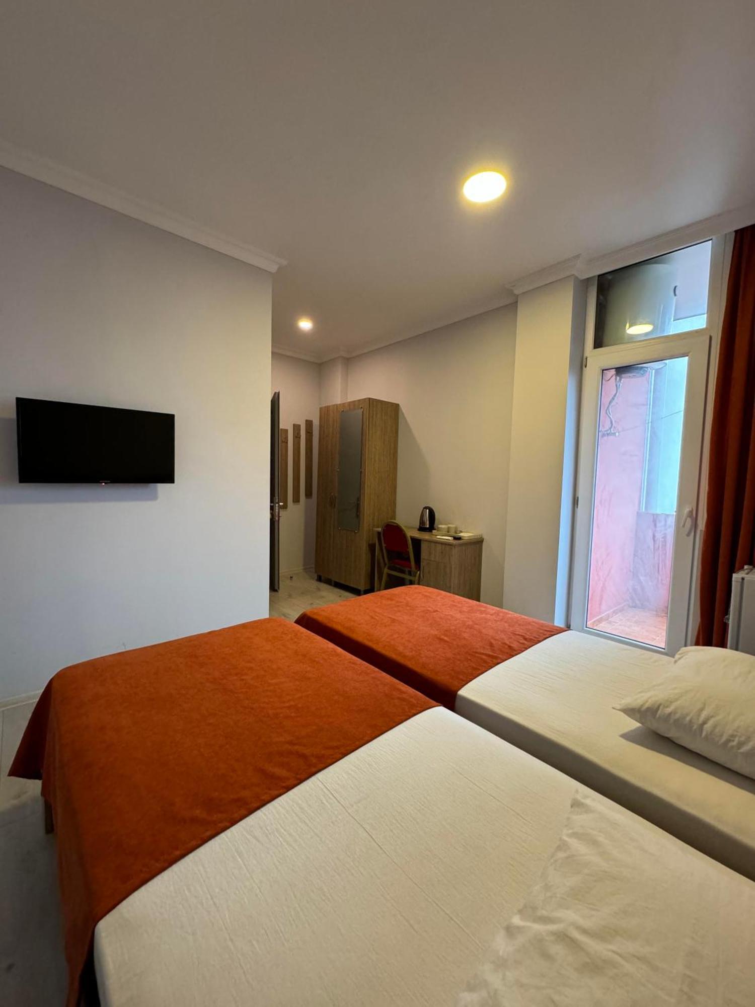 Colibri Apartment Batumi Exterior photo
